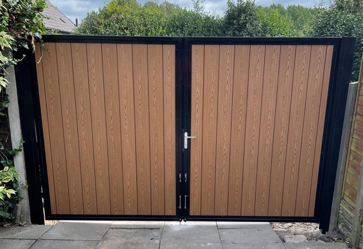 Composite gate with black timber effect infill fitted to the alley of home in the Manchester area.